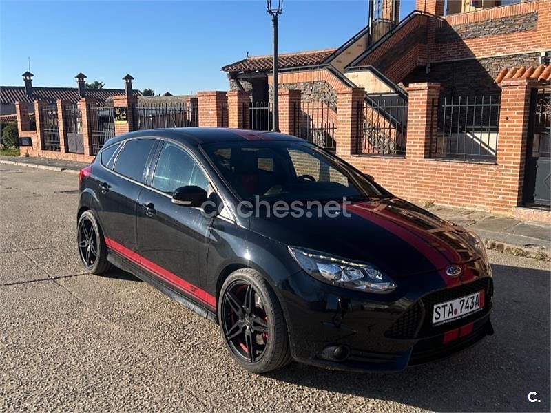 Usado Ford Focus ST 250 CV (183 kW) 2014 Negro Berlina