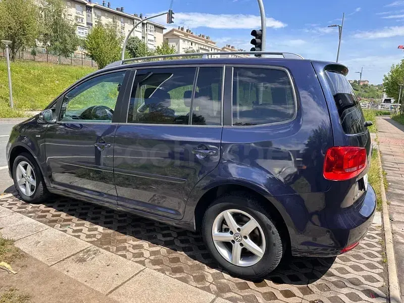 Usado VW Touran Edition 105 CV (77 kW) 2013 Azul Monovolumen