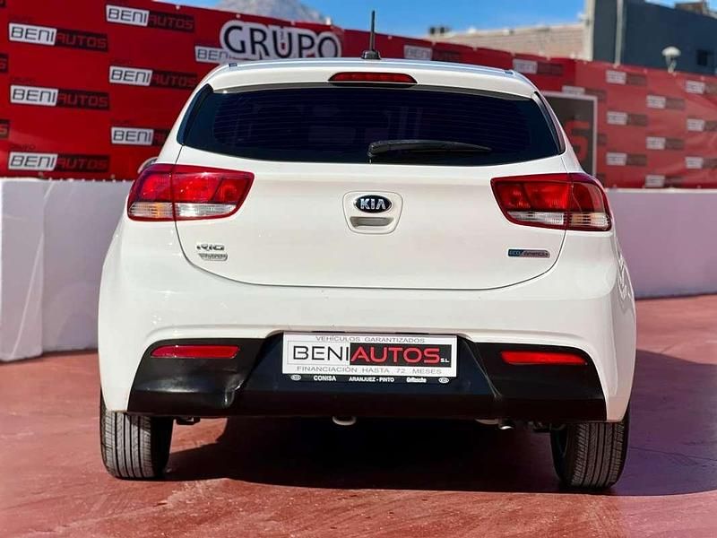 Usado Kia Rio 101 CV (74 kW) 2021 Blanco Utilitario