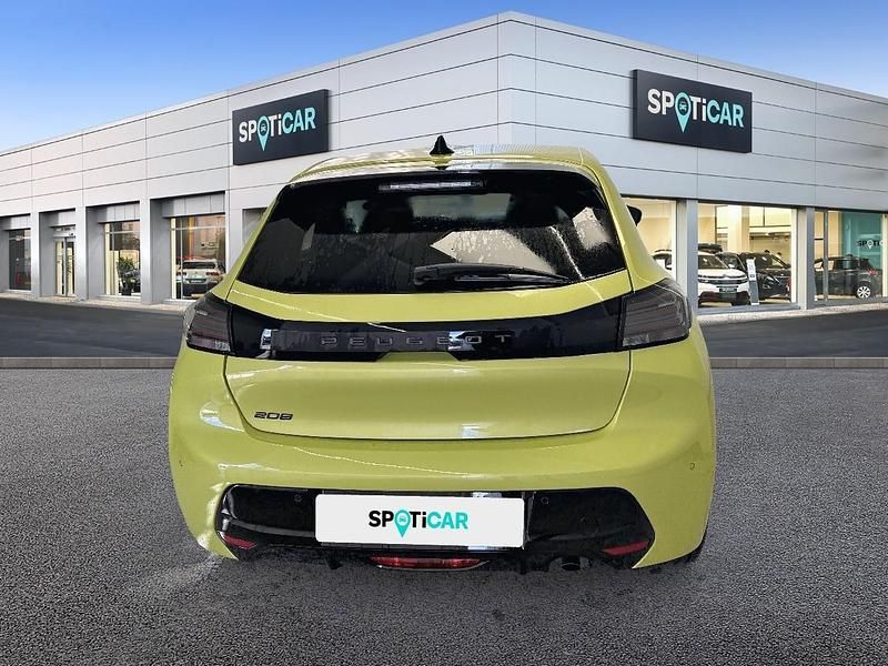 Usado Peugeot 208 Allure 100 CV (73 kW) 2024 Dorado Utilitario
