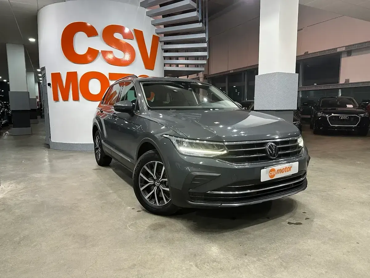 Usado VW Tiguan Life 245 CV (180 kW) 2022 Gris / plata SUV