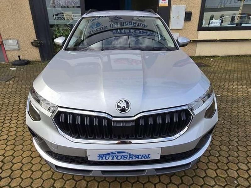 Usado Skoda Kamiq Selection 95 CV (69 kW) 2025 Gris / plata SUV