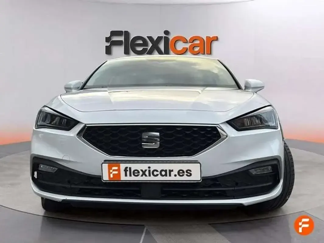 Usado Seat Leon Style 110 CV (80 kW) 2024 Blanco Utilitario