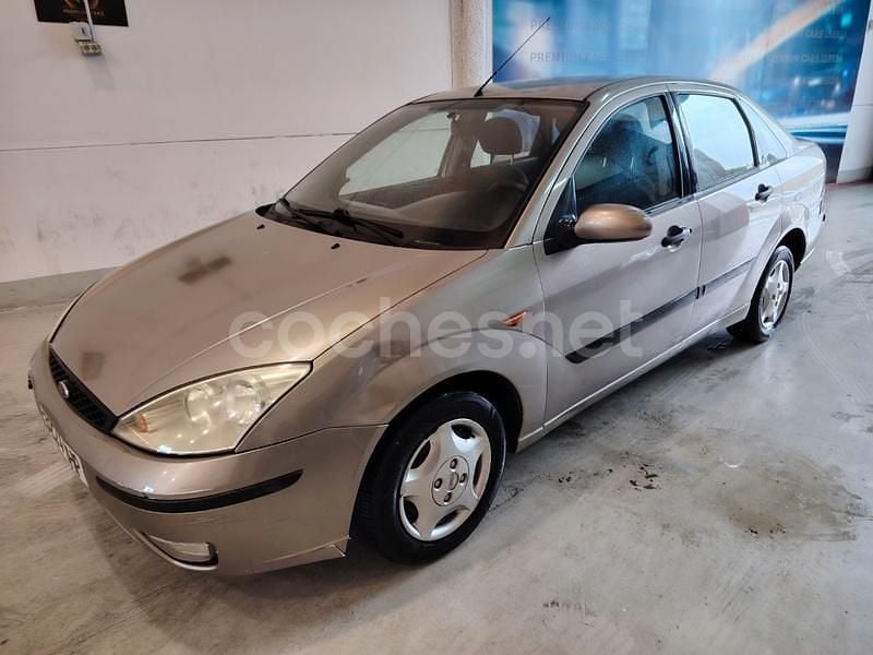 Gris / plata Usado 2003 Ford Focus Ambiente Berlina | 1260 € (Precio justo) - Imagen 1/4
