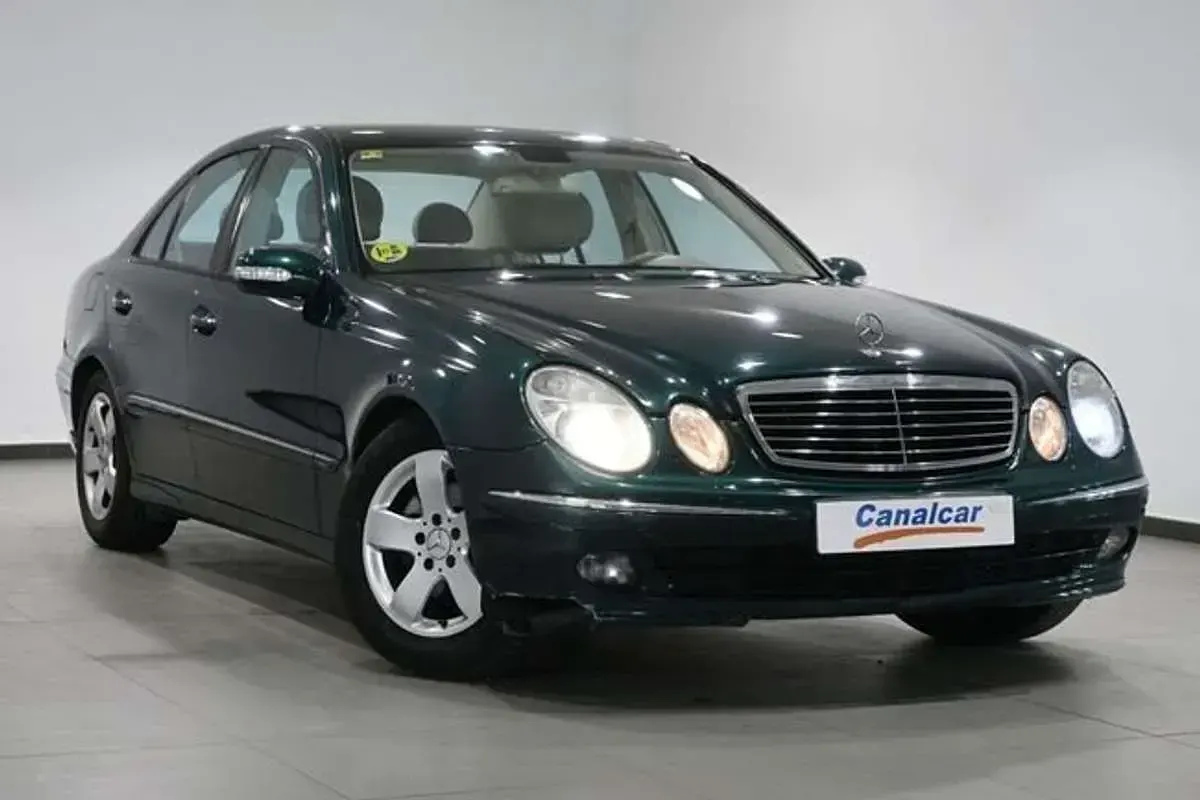 Usado Mercedes E320 224 CV (164 kW) 2006 Gris Berlina