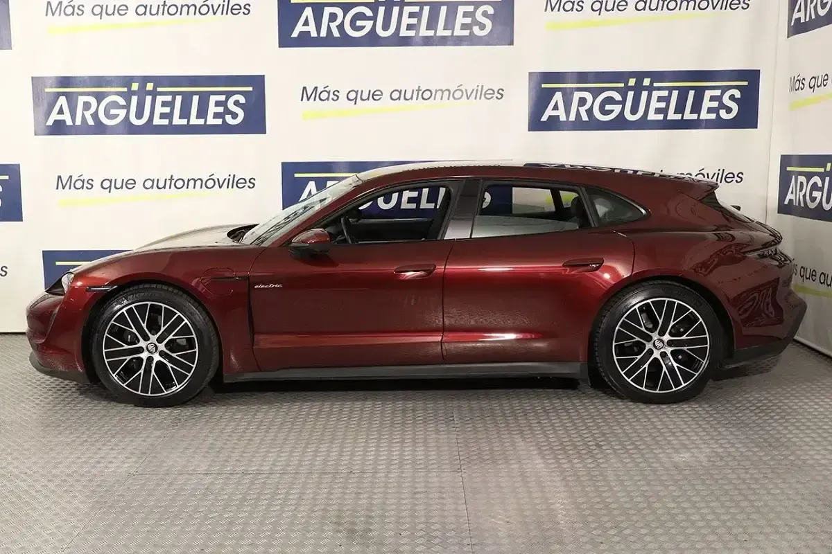 Usado Porsche Cayenne Sport Turismo 476 CV (350 kW) 2023 Rojo SUV
