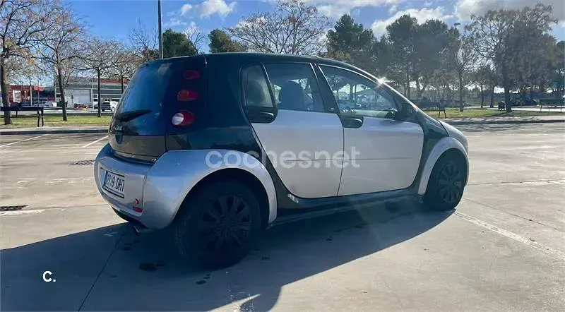 Usado Smart ForFour Pulse 95 CV (69 kW) 2005 Gris / plata Utilitario