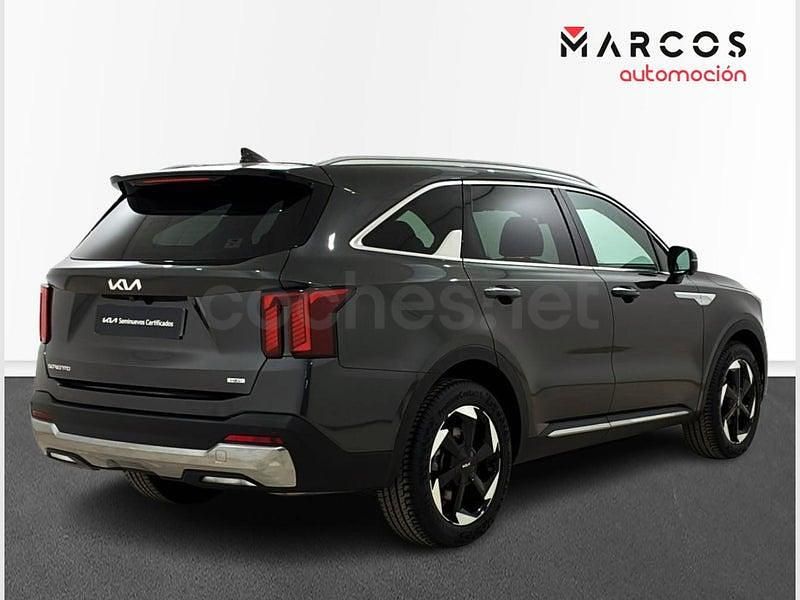 Usado Kia Sorento 215 CV (158 kW) 2025 Gris / plata SUV