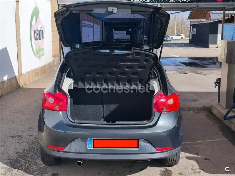 Usado Seat Ibiza Stylance 105 CV (77 kW) 2008 Gris / plata Berlina