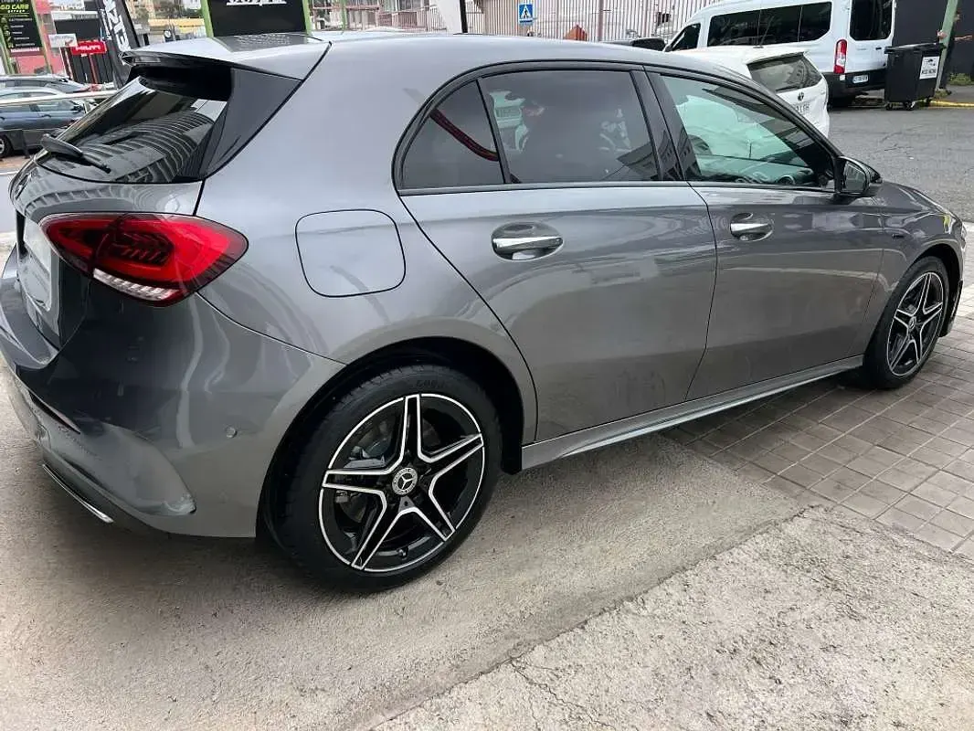 Usado Mercedes A250 218 CV (160 kW) 2021 Gris Utilitario
