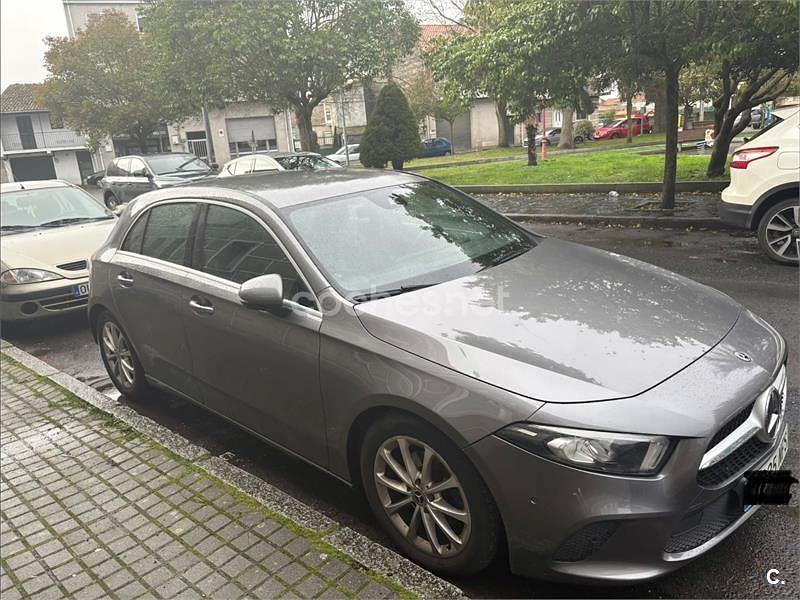 Usado Mercedes A180 109 CV (80 kW) 2018 Gris / plata Berlina