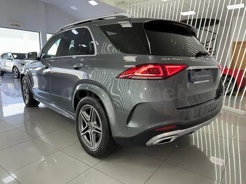 Usado Mercedes GLE350 272 CV (200 kW) 2022 Gris / plata SUV