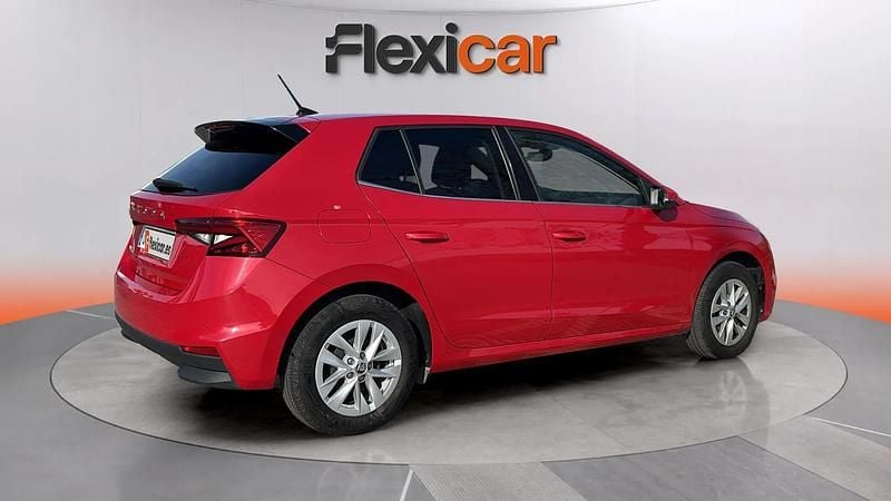 Usado Skoda Fabia Selection 95 CV (69 kW) 2024 Rojo Berlina