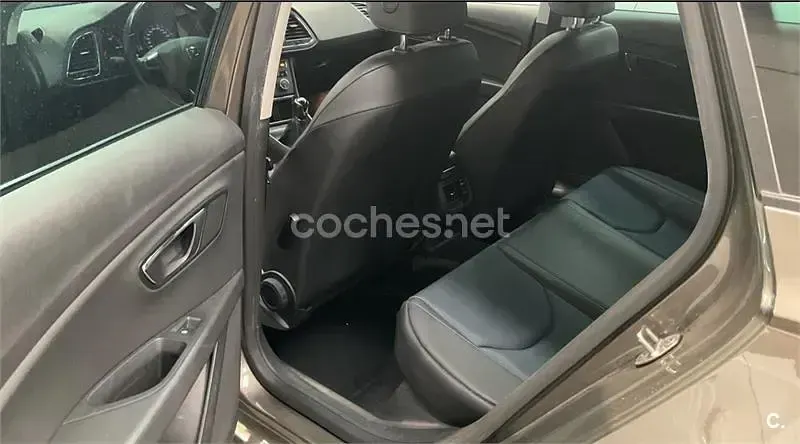 Usado Seat Leon ST CONNECT 110 CV (80 kW) 2017 Marrón Familiar
