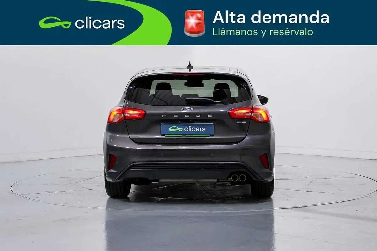 Usado Ford Focus ST-Line 125 CV (91 kW) 2021 Gris Utilitario