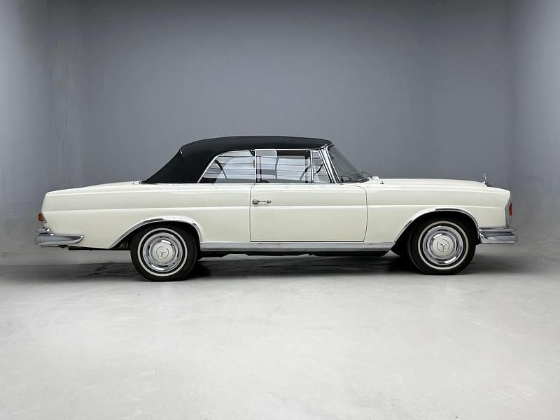Usado Mercedes W111 SE 160 CV (117 kW) 1966 Blanco Descapotable