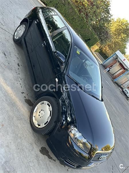 Negro Usado 2006 Audi A3 Sportback Attraction Utilitario | 7500 € (Precio justo) - Imagen 1/4