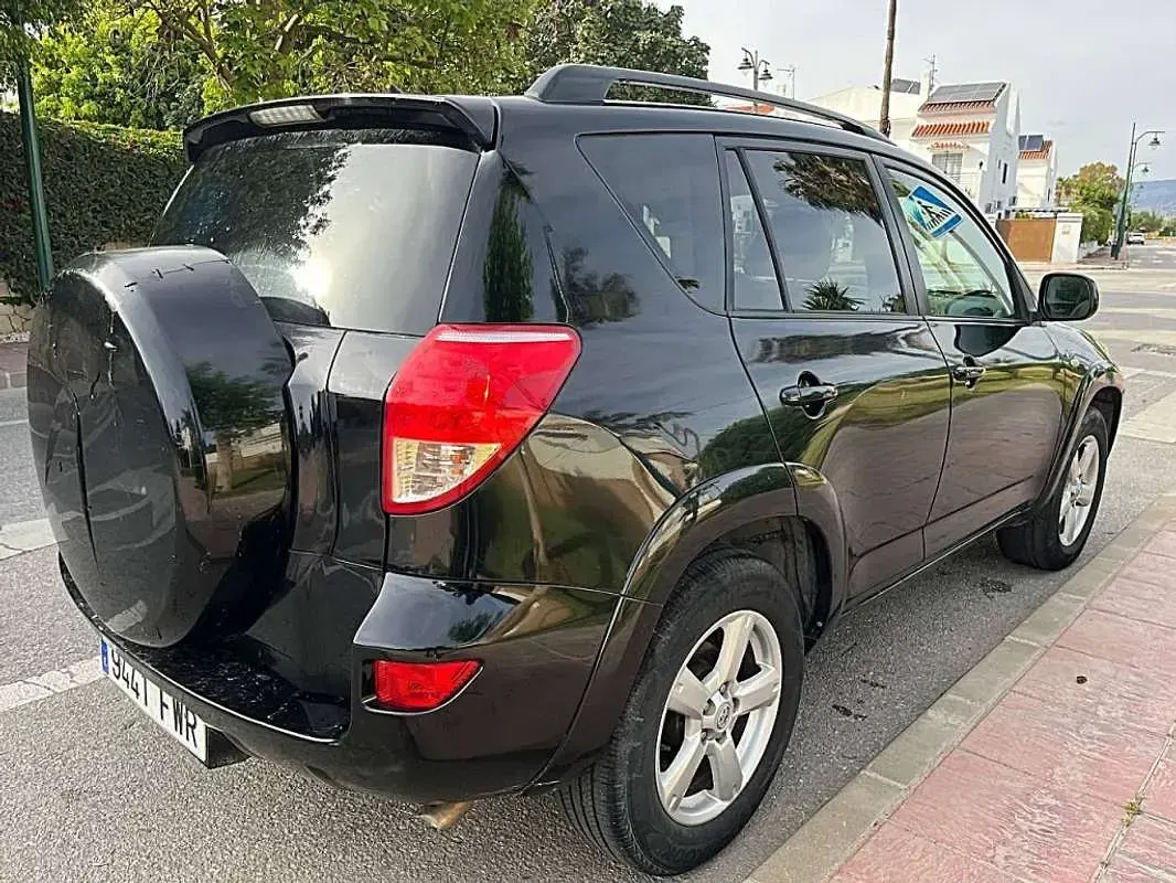Usado Toyota RAV4 Premium 177 CV (130 kW) 2007 Negro SUV