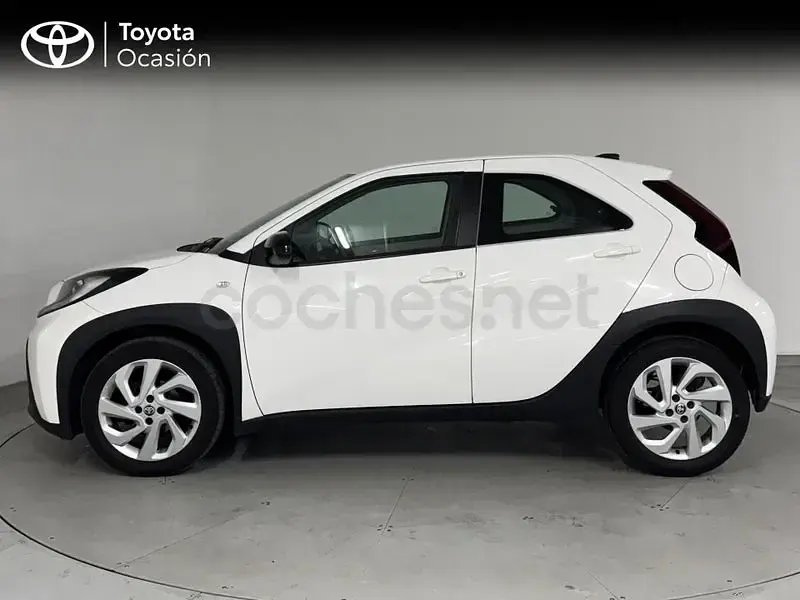 Usado Toyota Aygo X Play 72 CV (52 kW) 2024 Blanco SUV