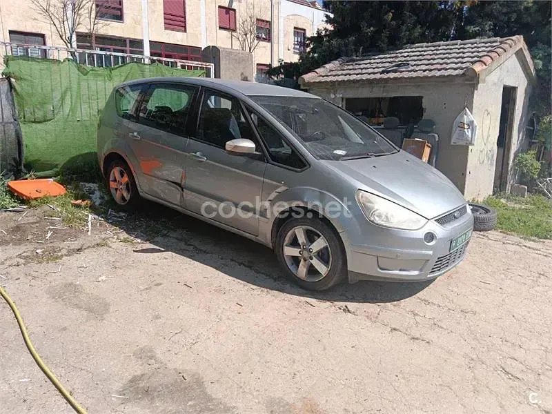 Usado Ford S-MAX Trend 125 CV (91 kW) 2007 Gris / plata Monovolumen
