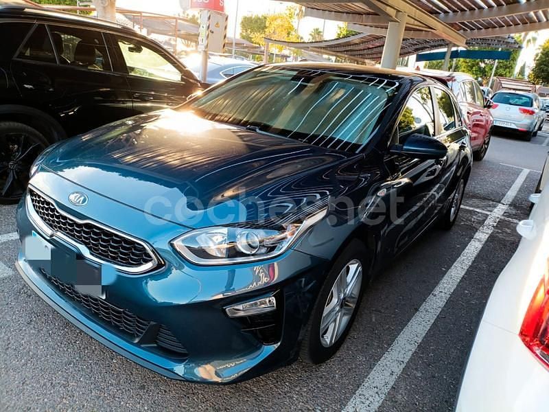 Azul Usado 2019 Kia Ceed Berlina | 13.500 € (Un poco caro) - Imagen 1/4