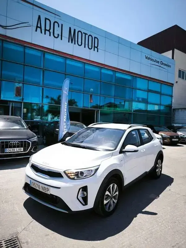 Usado Kia Stonic 99 CV (72 kW) 2025 Blanco SUV