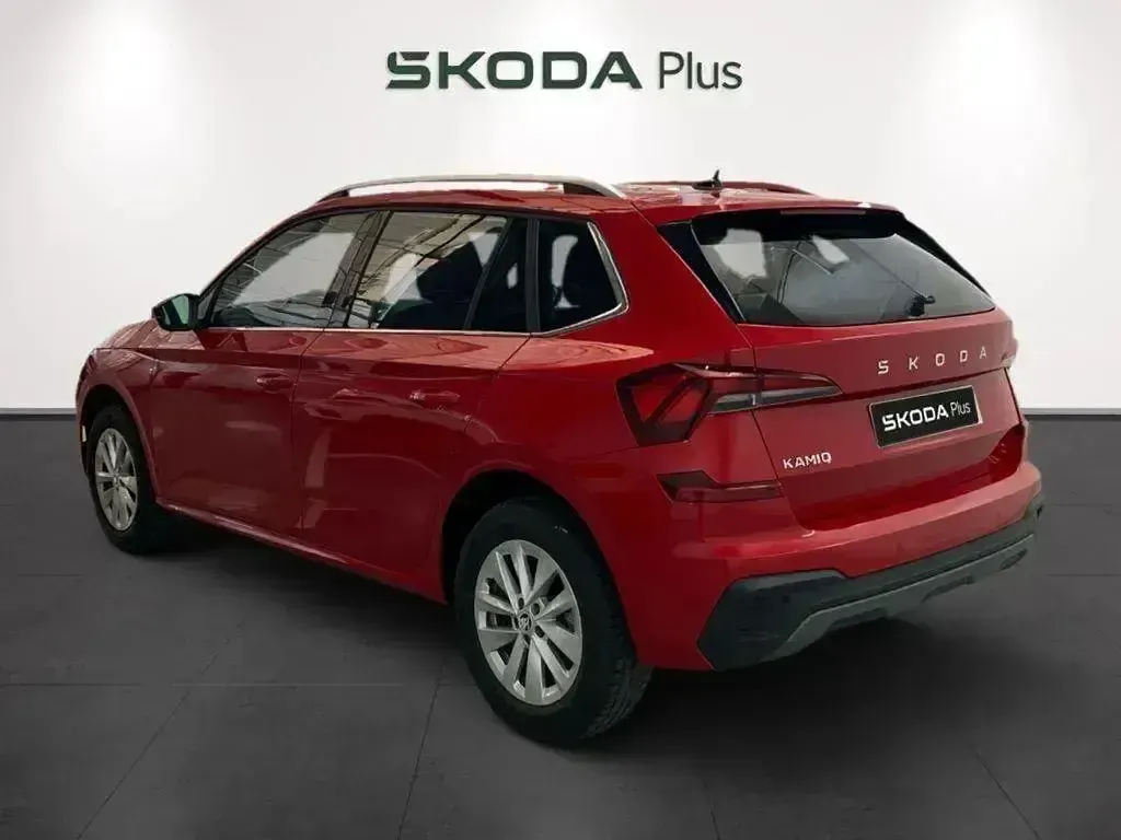 Usado Skoda Kamiq Selection 115 CV (84 kW) 2025 Rojo SUV