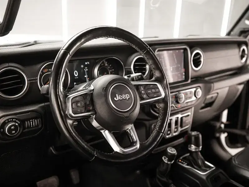 Usado Jeep Wrangler Sahara 270 CV (198 kW) 2021 Negro SUV