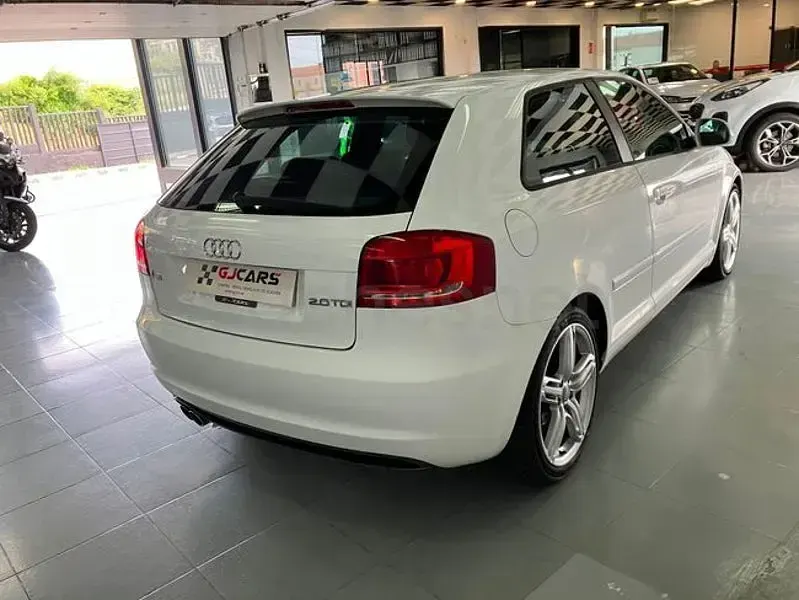 Usado Audi A3 Attraction 140 CV (102 kW) 2009 Blanco Utilitario