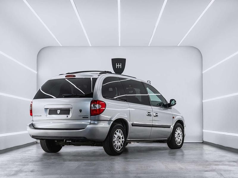 Usado Chrysler Voyager 143 CV (105 kW) 2007 Gris / plata Monovolumen