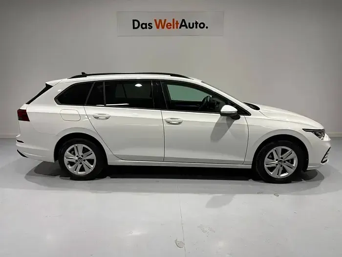 Usado VW Golf VIII Life 110 CV (80 kW) 2022 Blanco Familiar