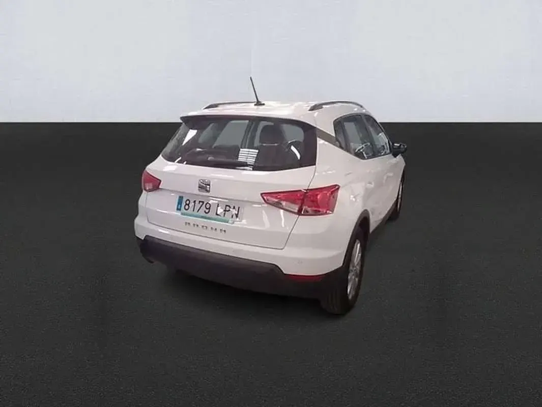 Usado Seat Arona Style 110 CV (80 kW) 2021 Blanco SUV