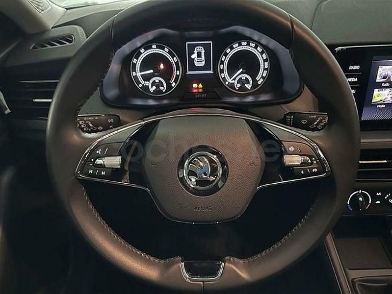 Usado Skoda Kamiq Active 110 CV (80 kW) 2023 Azul SUV