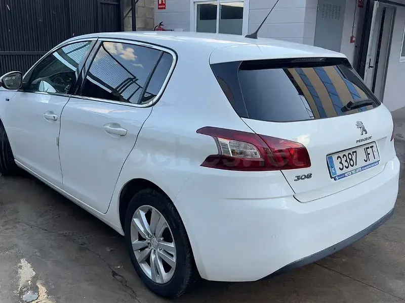 Usado Peugeot 308 Active 110 CV (80 kW) 2015 Blanco Berlina