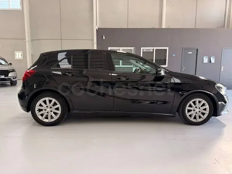 Usado Mercedes A180 109 CV (80 kW) 2017 Negro Utilitario