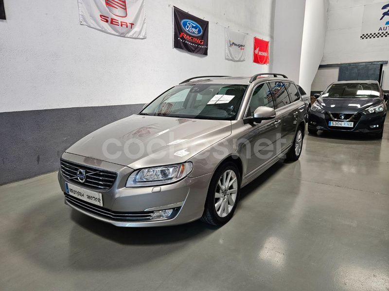 Beige Usado 2015 Volvo V70 Summum Familiar | 7990 € - Imagen 1/4
