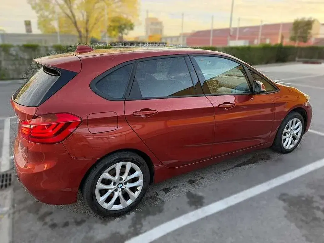 Usado BMW 225 Active Tourer iPerformance 125 CV (91 kW) 2021 Burdeos Monovolumen