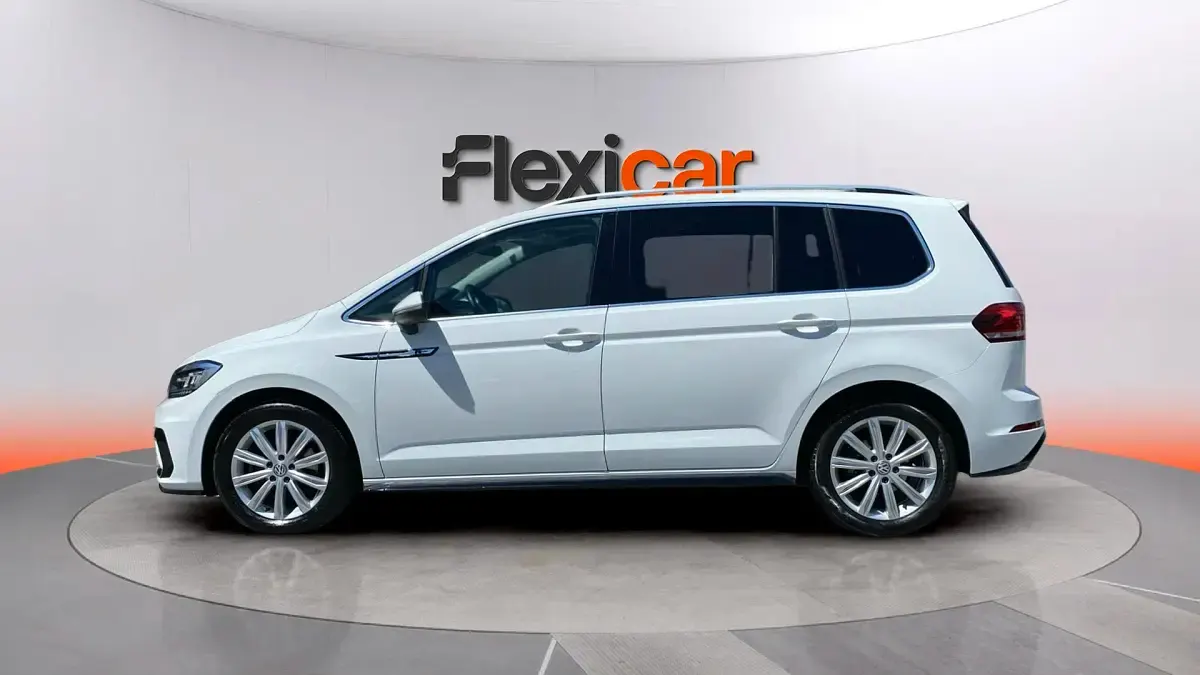 Usado VW Touran R-line 150 CV (110 kW) 2019 Blanco Monovolumen