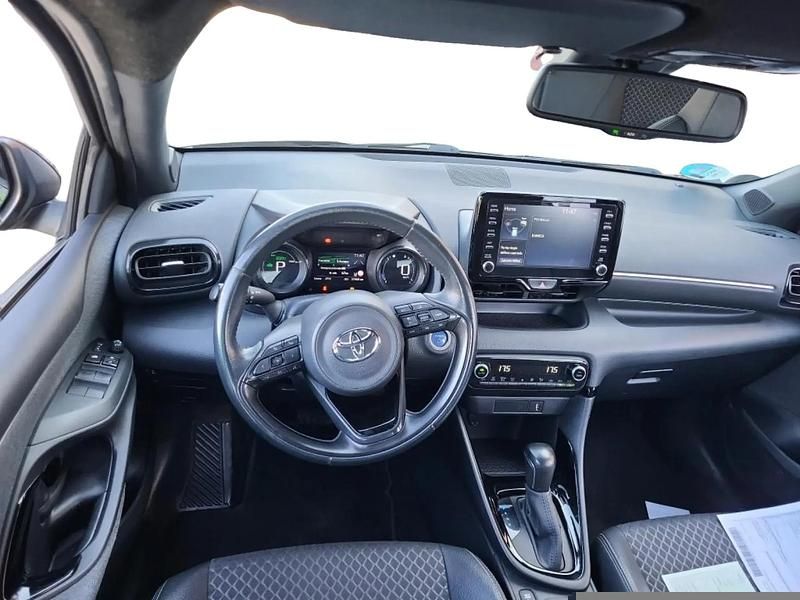 Usado Toyota Yaris Style 93 CV (68 kW) 2021 Negro Utilitario