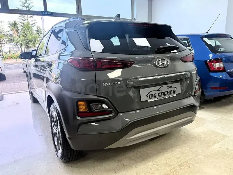 Usado Hyundai Kona 141 CV (103 kW) 2021 Gris / plata SUV