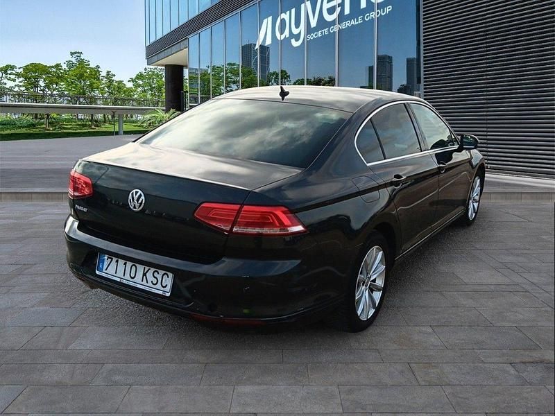 Usado VW Passat Advance 150 CV (110 kW) 2018 Gris Berlina