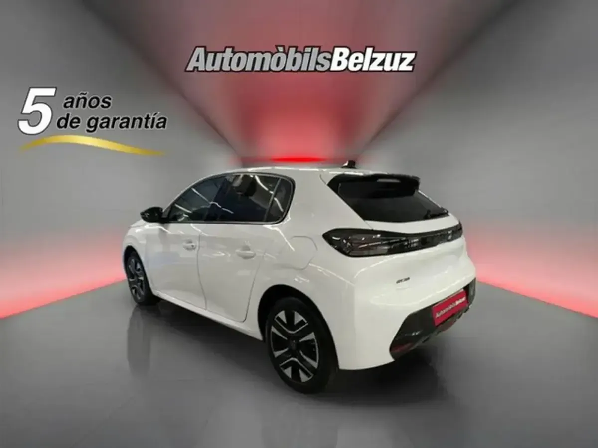 Usado Peugeot 208 Allure 102 CV (75 kW) 2025 Blanco Utilitario