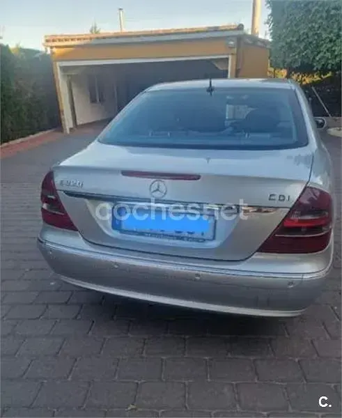 Usado Mercedes E320 Avantgarde 204 CV (150 kW) 2003 Gris / plata Berlina