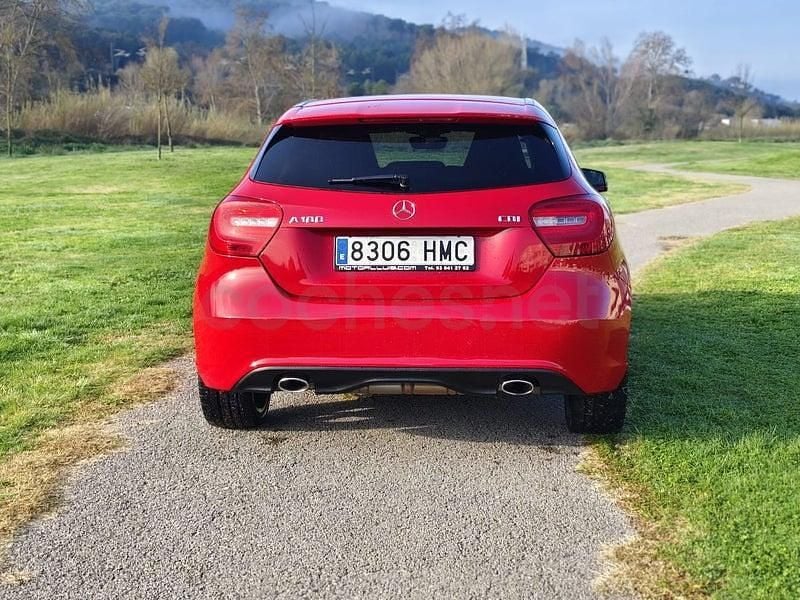 Usado Mercedes A180 109 CV (80 kW) 2012 Rojo Monovolumen