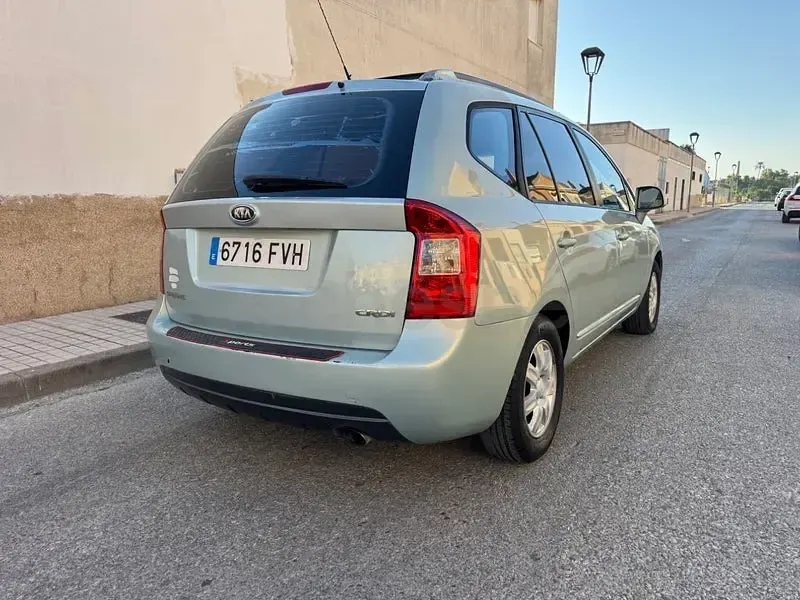 Usado Kia Carens Active 140 CV (102 kW) 2007 Verde Monovolumen