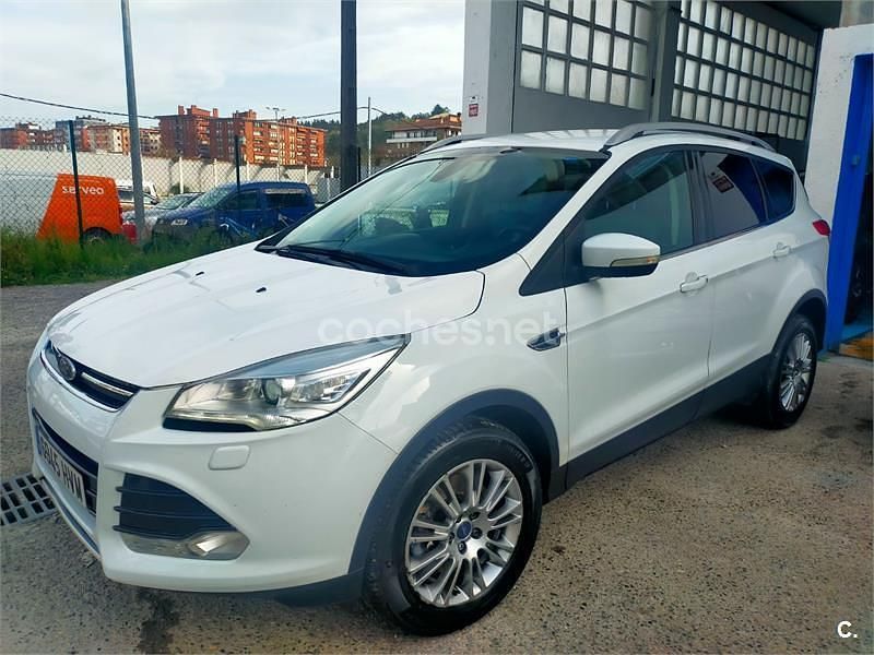 Begagnad Ford Kuga Titanium 140 HK (102 kW) 2014 Vit SUV
