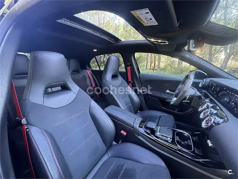 Usado Mercedes A45 AMG 421 CV (309 kW) 2022 Negro Utilitario