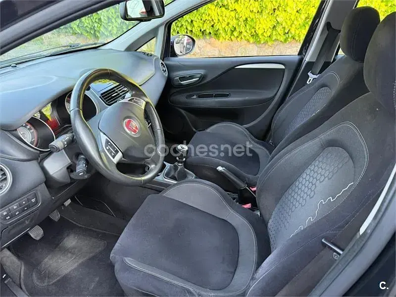 Usado Fiat Punto Easy 69 CV (50 kW) 2014 Negro Utilitario