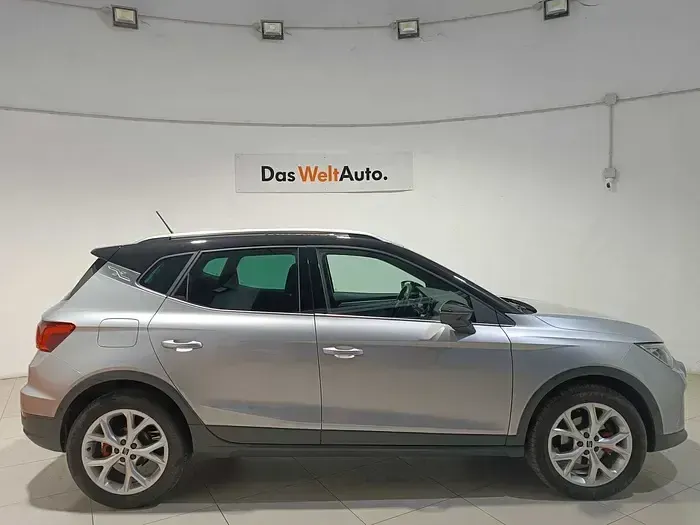 Usado Seat Arona FR 150 CV (110 kW) 2023 Gris / plata SUV