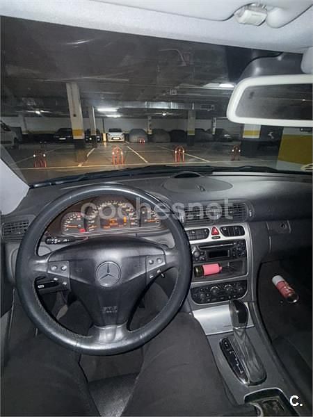 Usado Mercedes C200 163 CV (119 kW) 2001 Azul Berlina